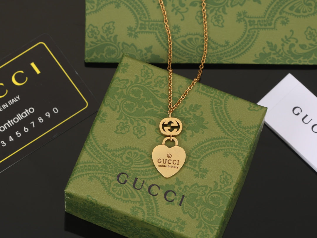 18K Gucci Heart Pendant Necklace