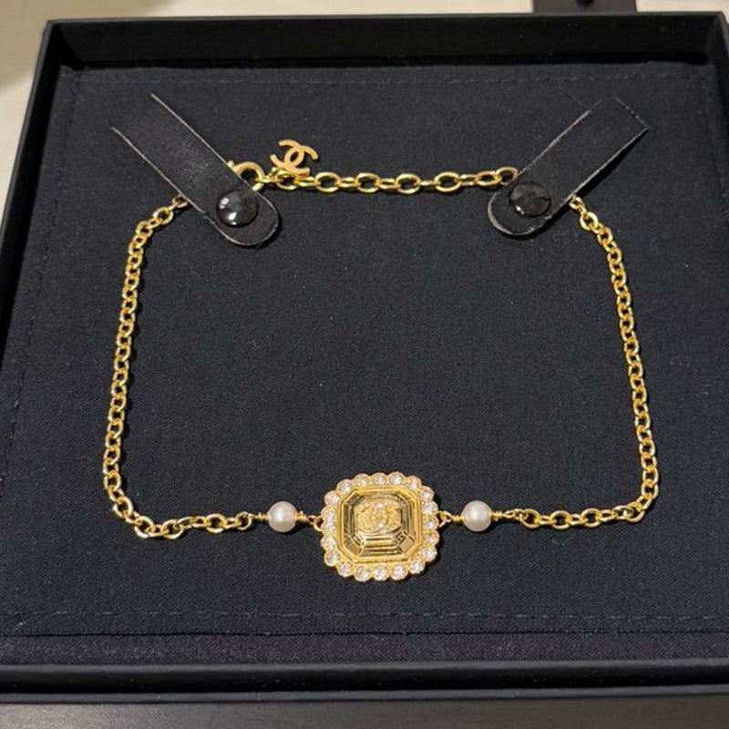 18K Chanel 25K Cube Pearl Choker Necklace