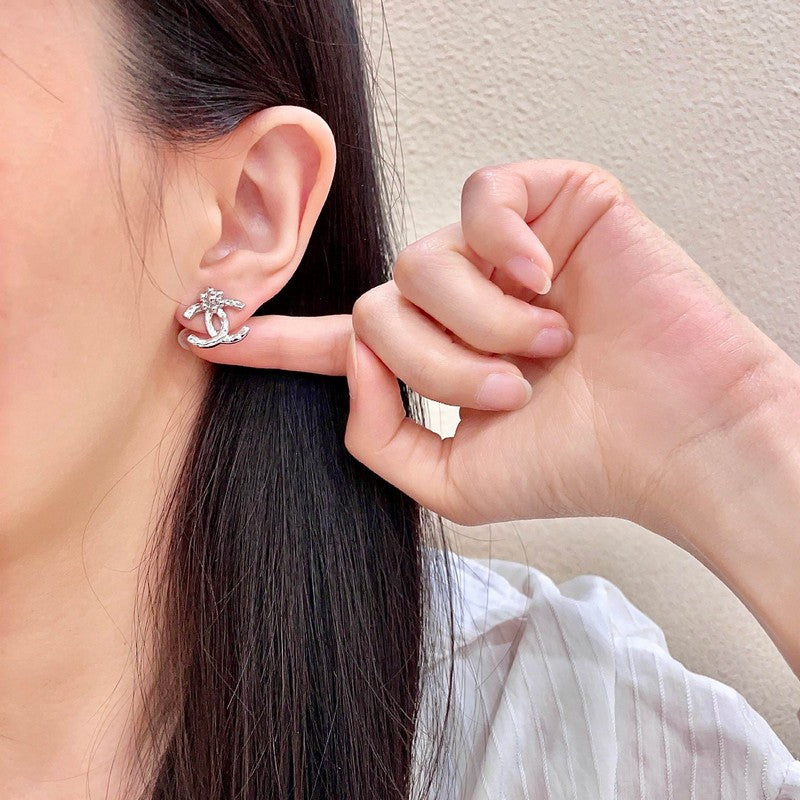 18K Chanel Vintage Flower Gold Earrings