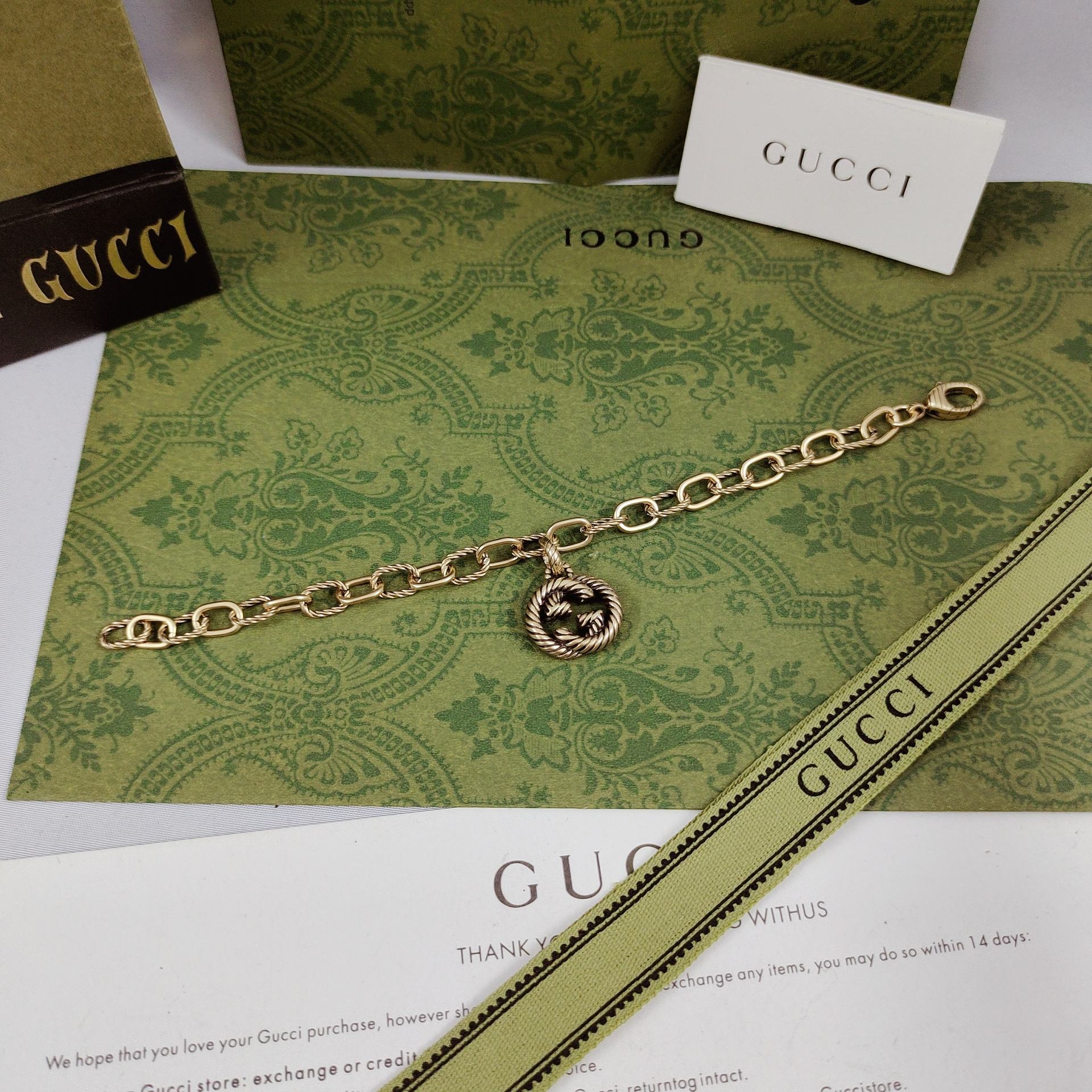 18K Gucci Striped Pendant Bracelet