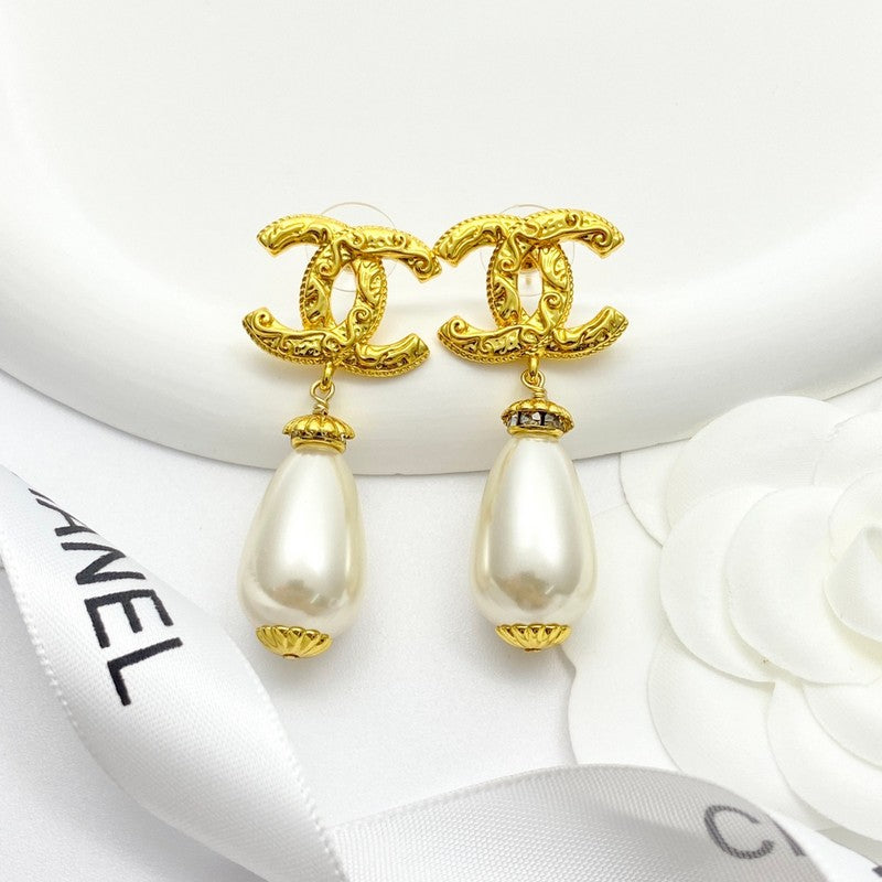 18K Chanel Pearl Pendant Gold Earrings