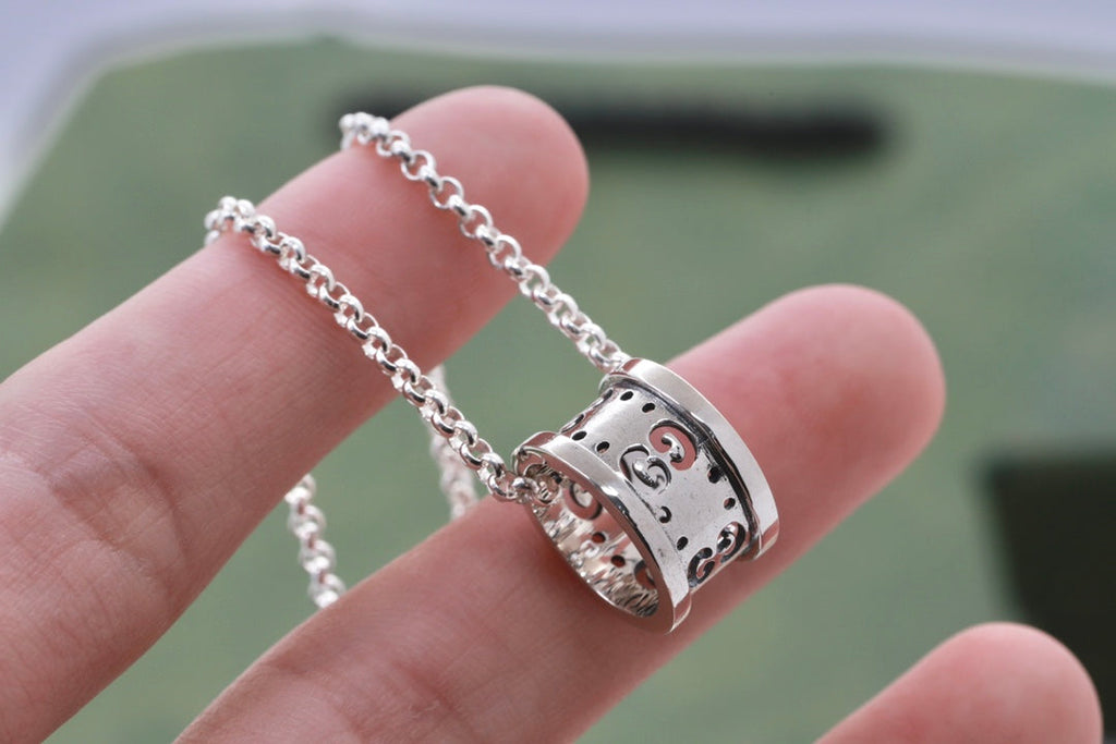 18K Gucci Icon Twirl Necklace