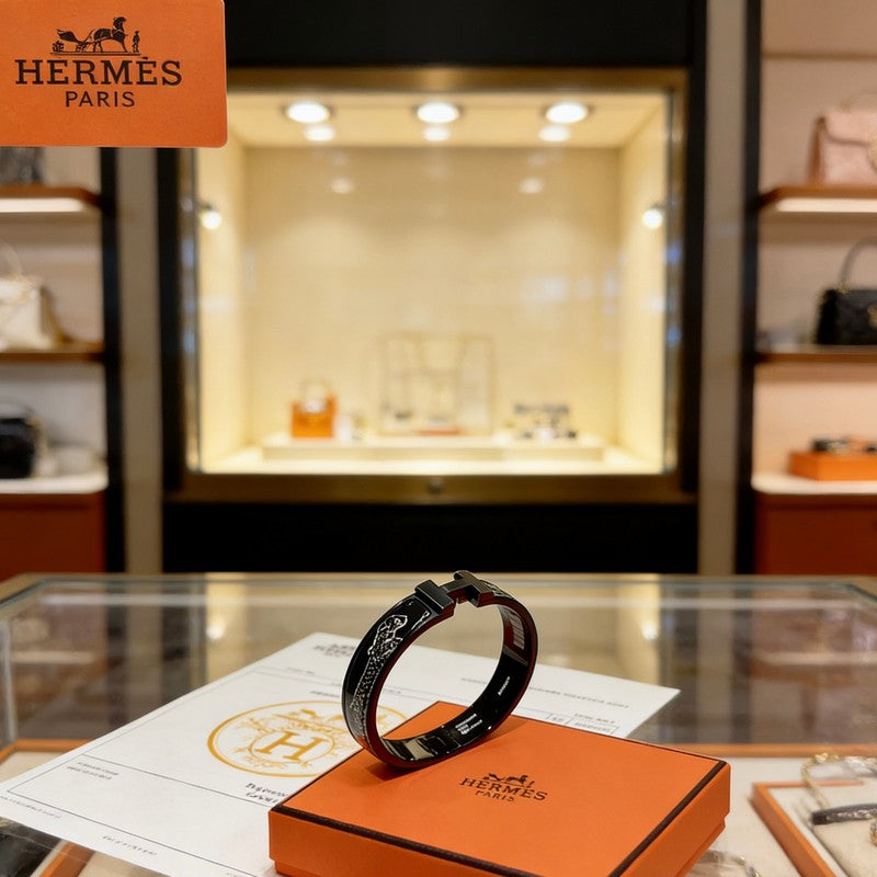 18K Clic Hermes Black Color Bracelet