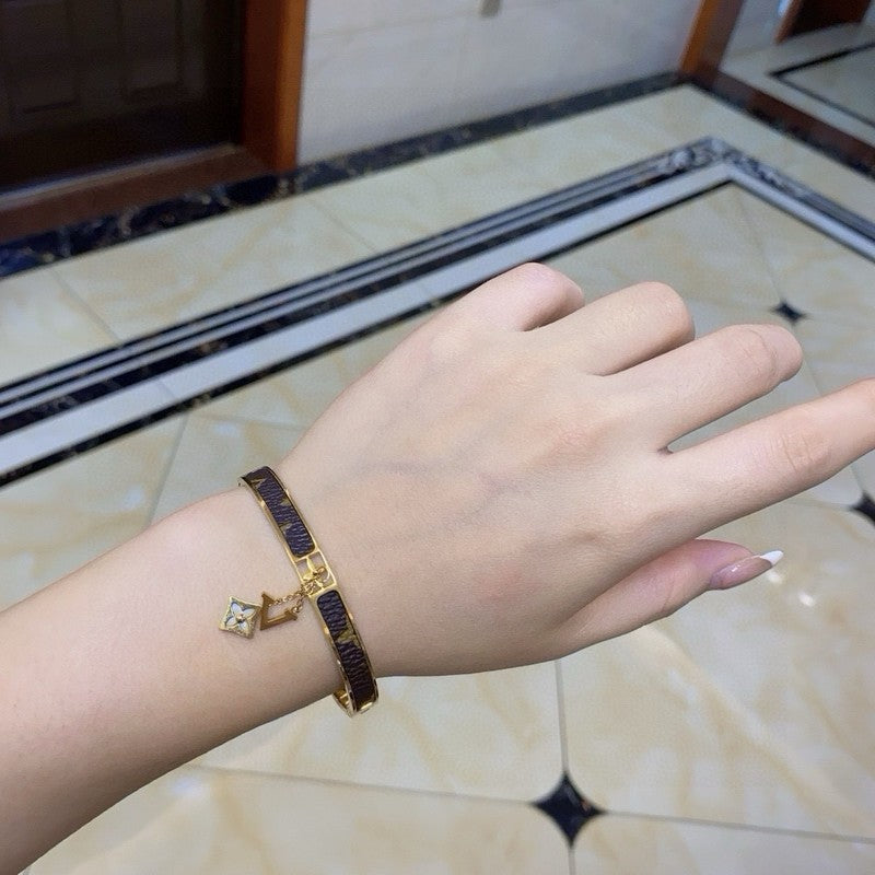 18K Louis Vuitton Vintage Pendant Gold Bracelet