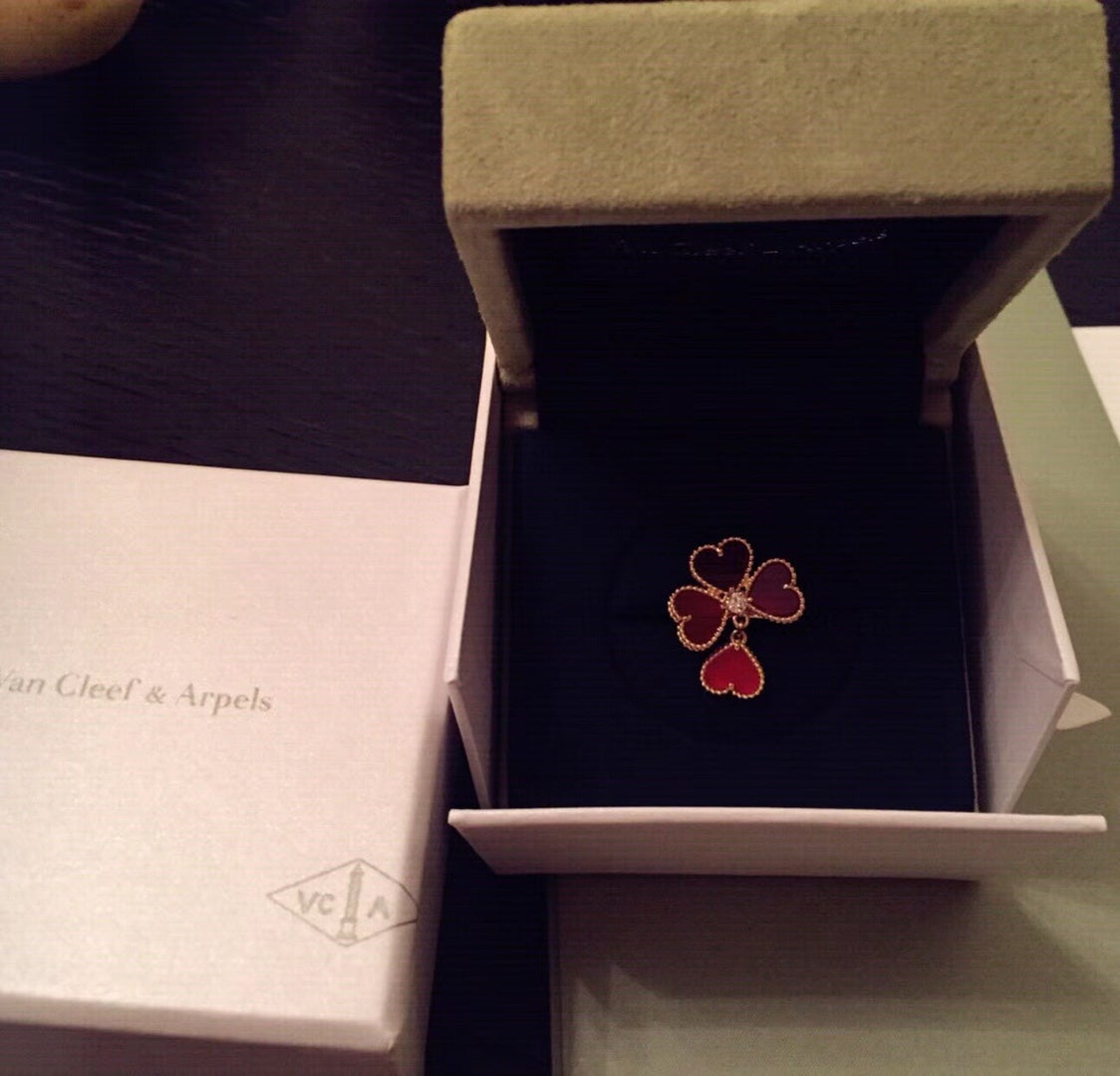 18K Van Cleef & Arpels Sweet Alhambra Effeuillage Ring