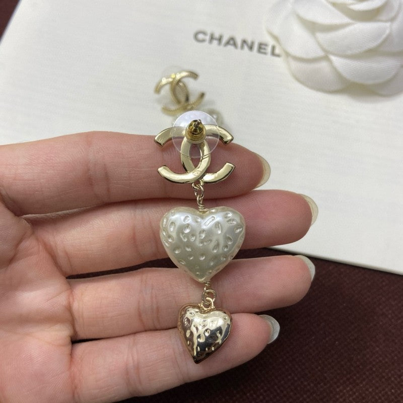 18K Chanel Heart Pearl Pendant Earrings