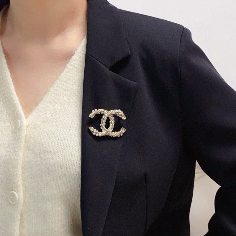 18K Chanel Pearl Twist Gold Brooch