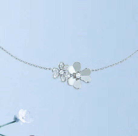 18K Van Cleef & Arpels Frivole Clover Clover Necklace