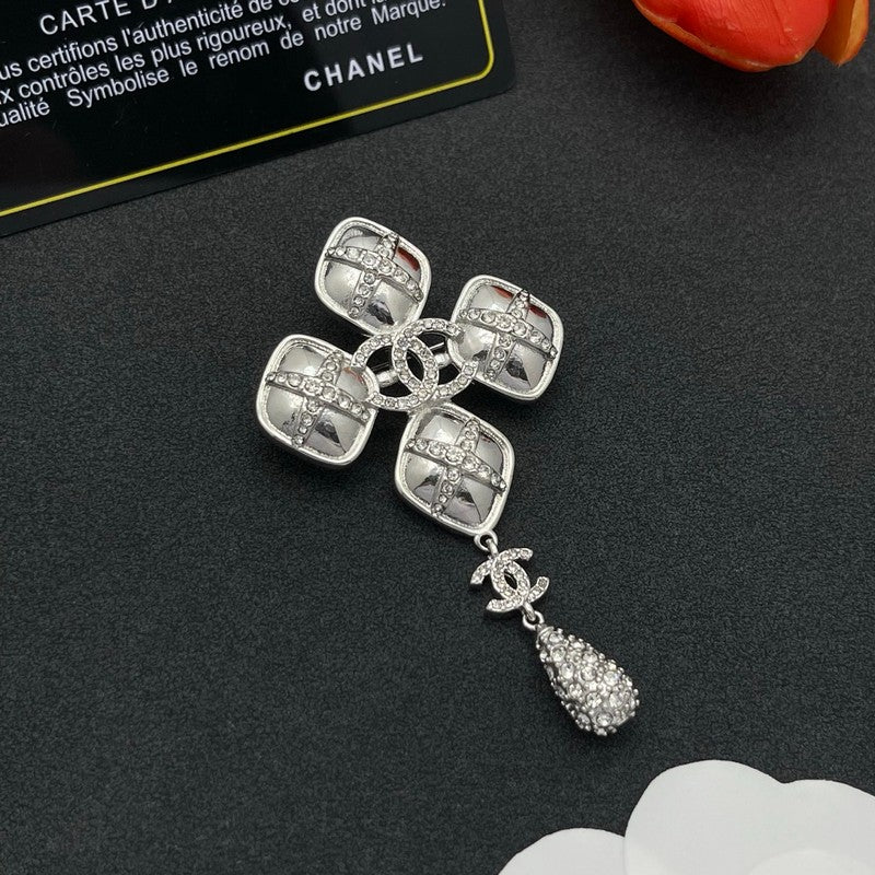 18K Chanel Diamond Shape Drop Brooch