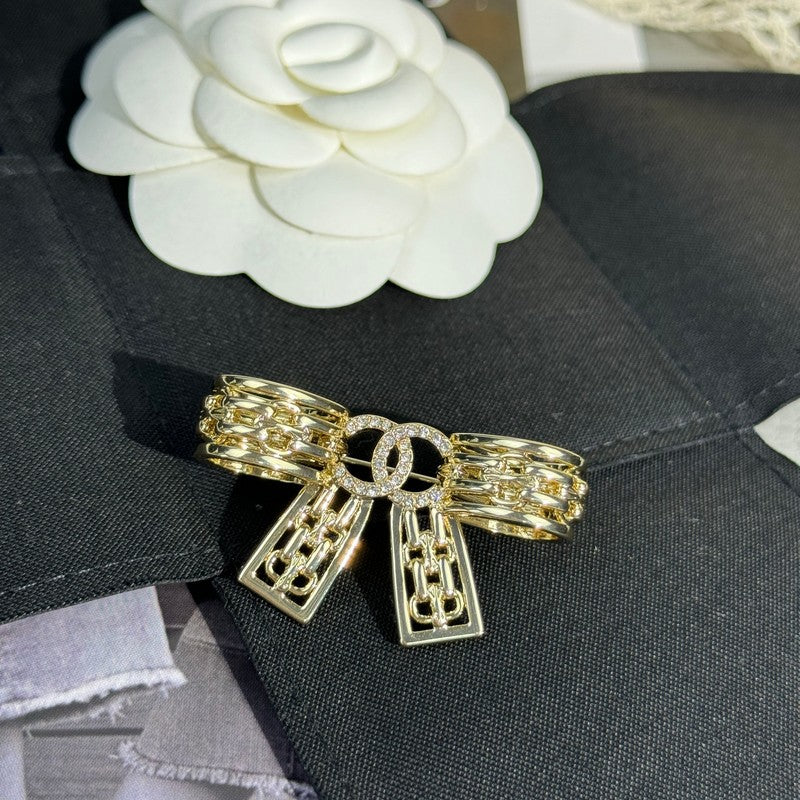 18K Chanel 25K Bow Tie Diamond Gold Brooch