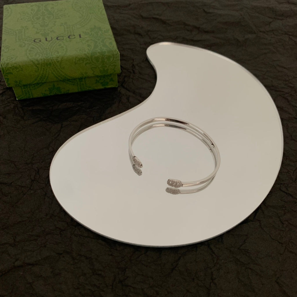 18K Gucci Running Diamond Cuff Bracelet
