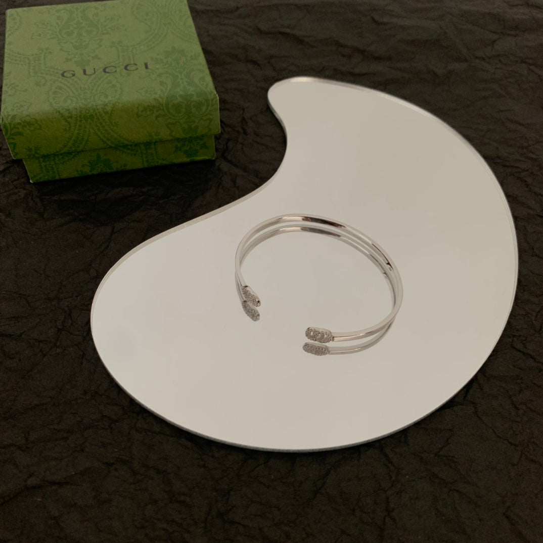 18K Gucci Running Diamond Cuff Bracelet
