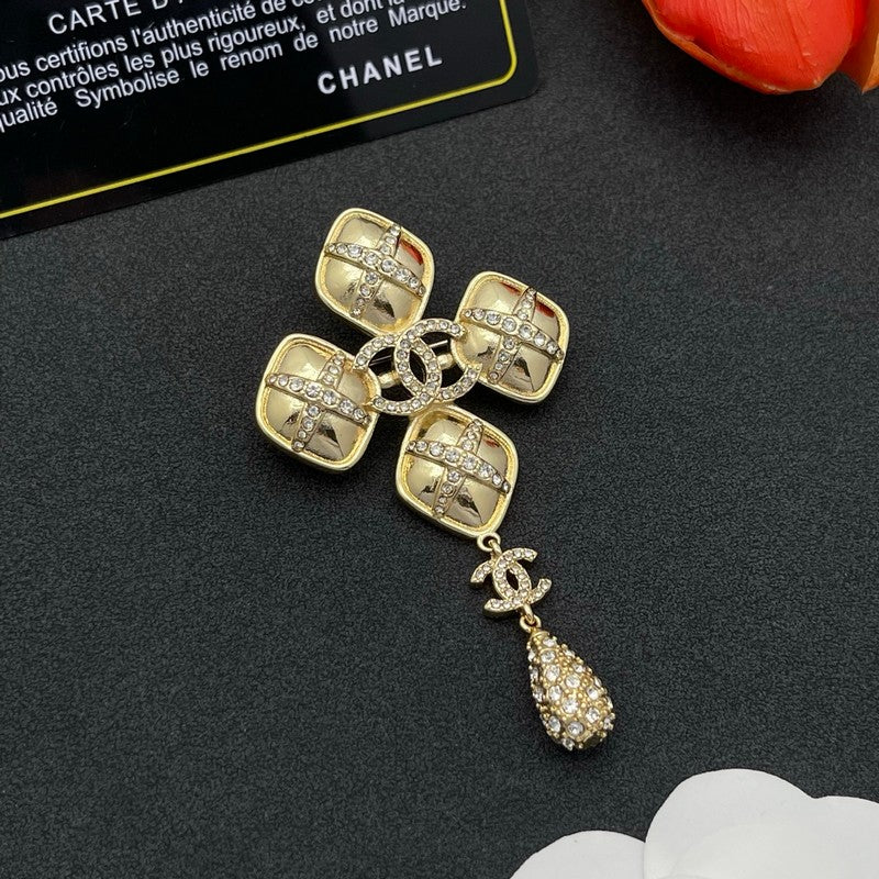 18K Chanel Diamond Shape Drop Brooch