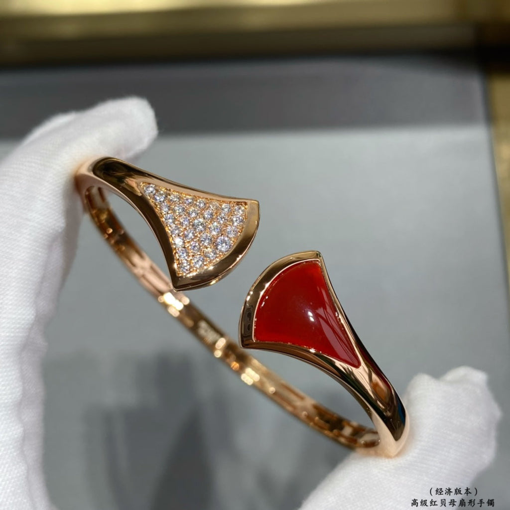 18K BVLGARI BV DIVAS' DREAM Carnelian Bangle Bracelet