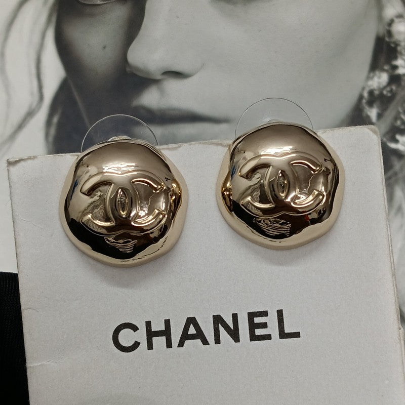 18K Chanel Vintage Round Gold Earrings