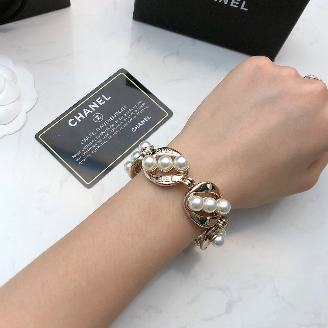 18K Chanel Pearl Bracelet