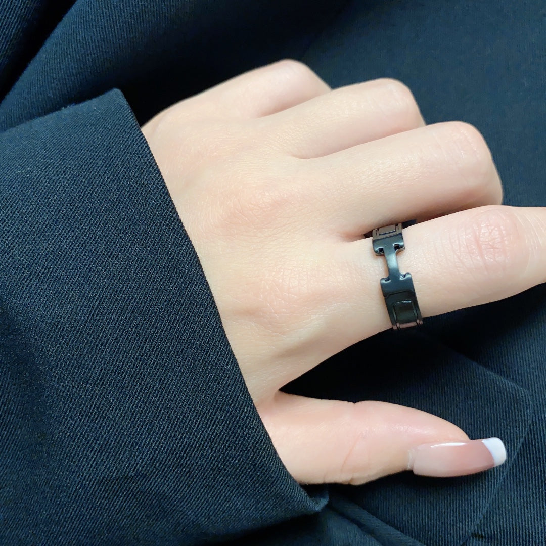 18K Clic Hermes So Black Ring