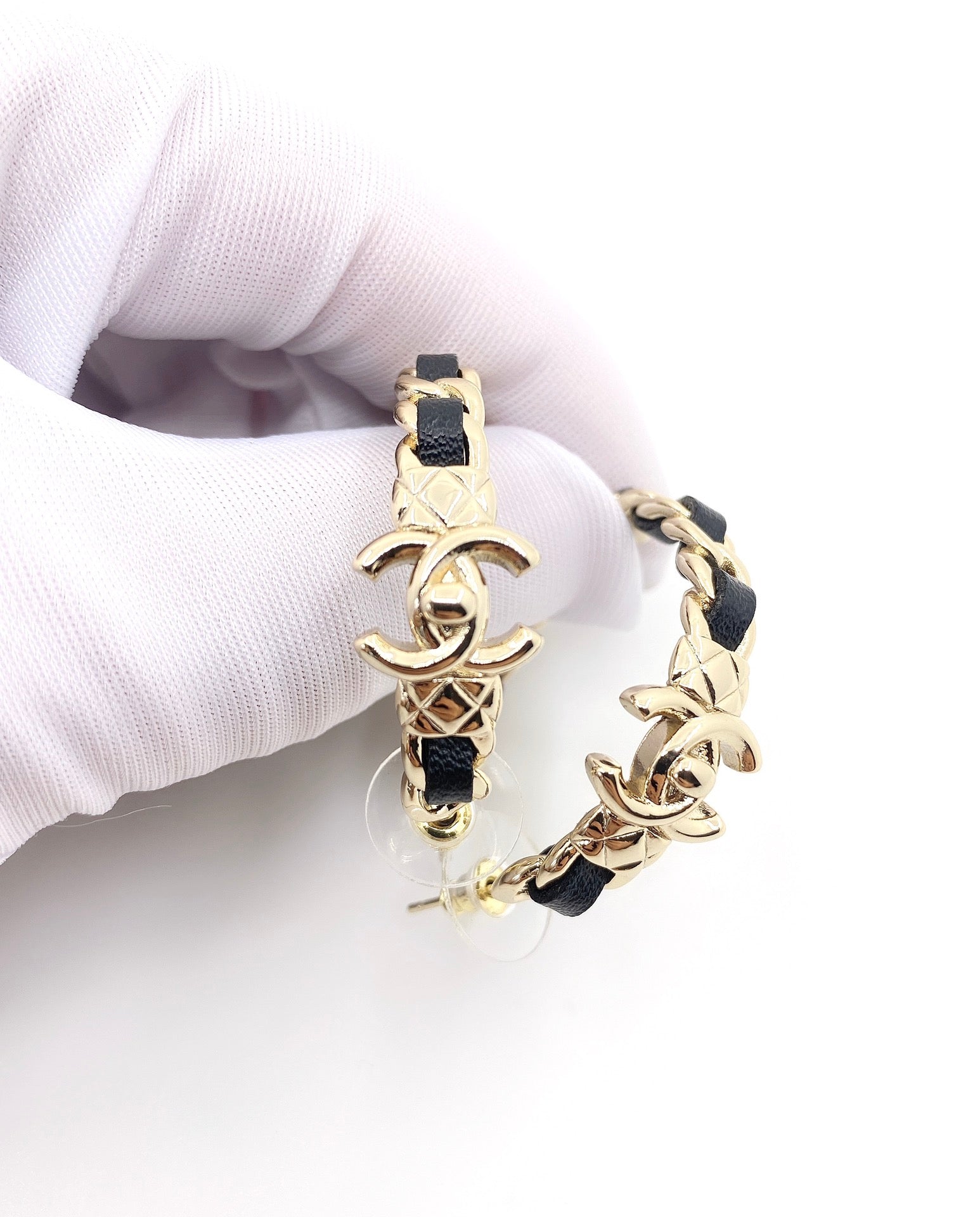 18K Chanel Cricle Leather Earrings
