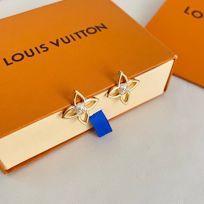 18K Louis Vuitton Pearly Flower Earrings