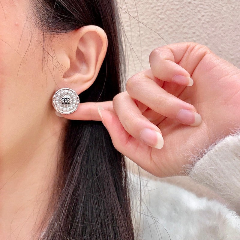 18K Chanel Pearl Round Vintage Earrings