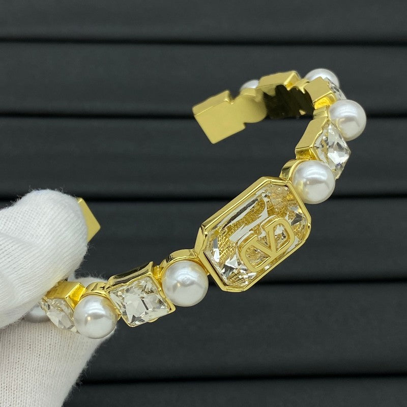 18K Valentino Vlogo Pearls Bracelet