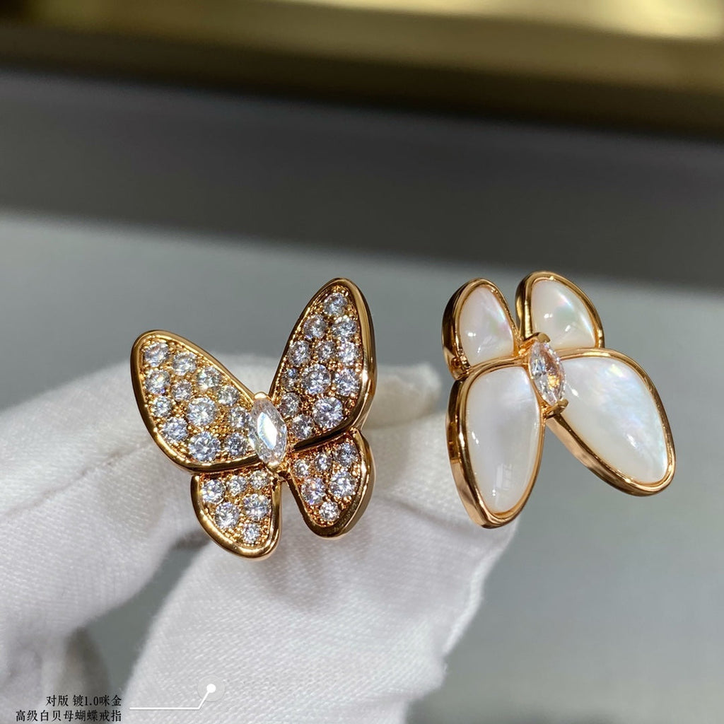 18K Van Cleef & Arpels Two Butterfly Between the Finger Pearl Ring