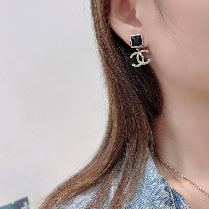 18K Chanel 26C Black & White Pearl Gold Earrings