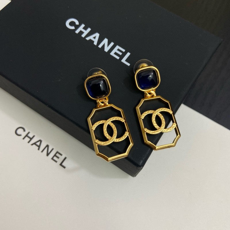 18K Chanel Black & White Pearl Gold Earrings