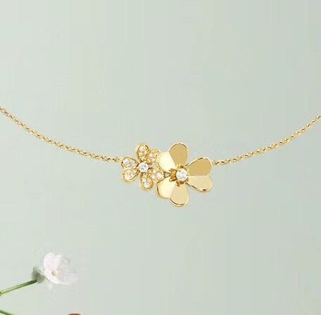 18K Van Cleef & Arpels Frivole Clover Clover Necklace