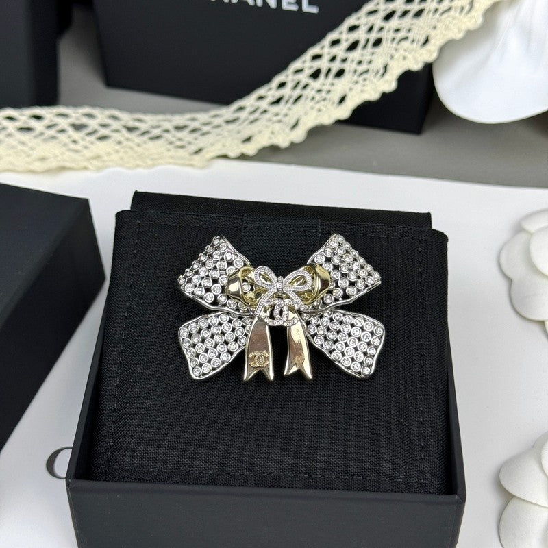 18K Chanel 25K Bow Tie Diamond Brooch