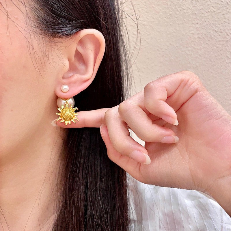 18K Dior Vintage Flower Earrings