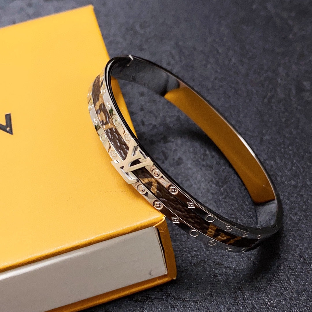 18K Louis Vuitton Vintage Leather Bracelet