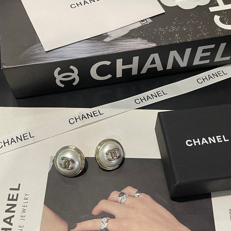 18K Chanel Round Gold Earrings