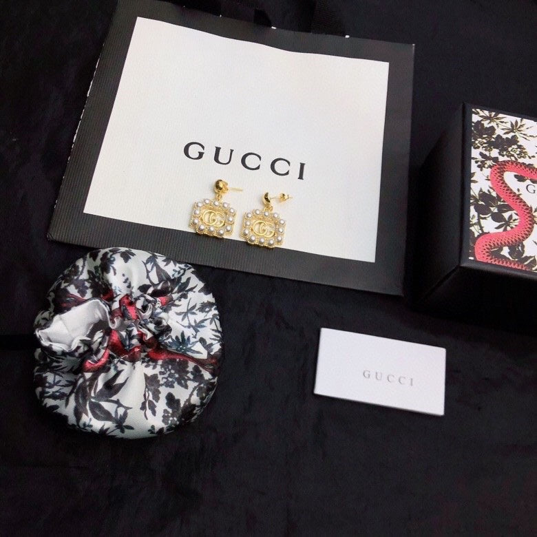 18K Gucci Square Pearls Earrings