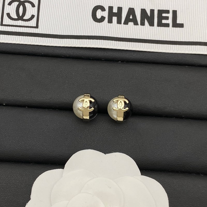 18K Chanel Black & White Pearl Gold Earrings