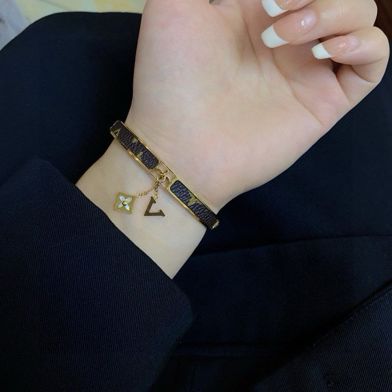 18K Louis Vuitton Vintage Pendant Gold Bracelet