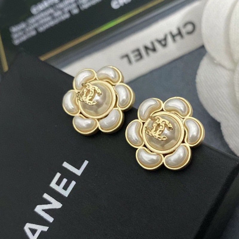 18K Chanel Flower Pearl Gold Earrings