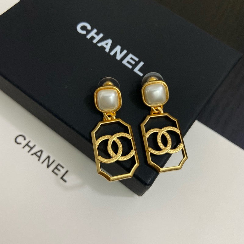 18K Chanel Black & White Pearl Gold Earrings