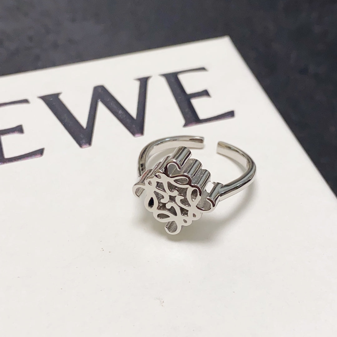 18K Loewe Anagram Single Anagram Ring