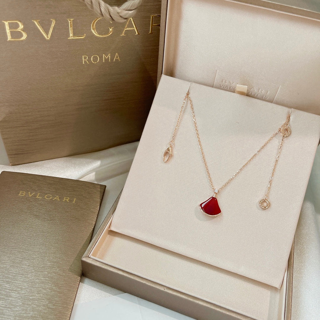 18K BVLGARI BV Divas' Dream Carnelian Necklace