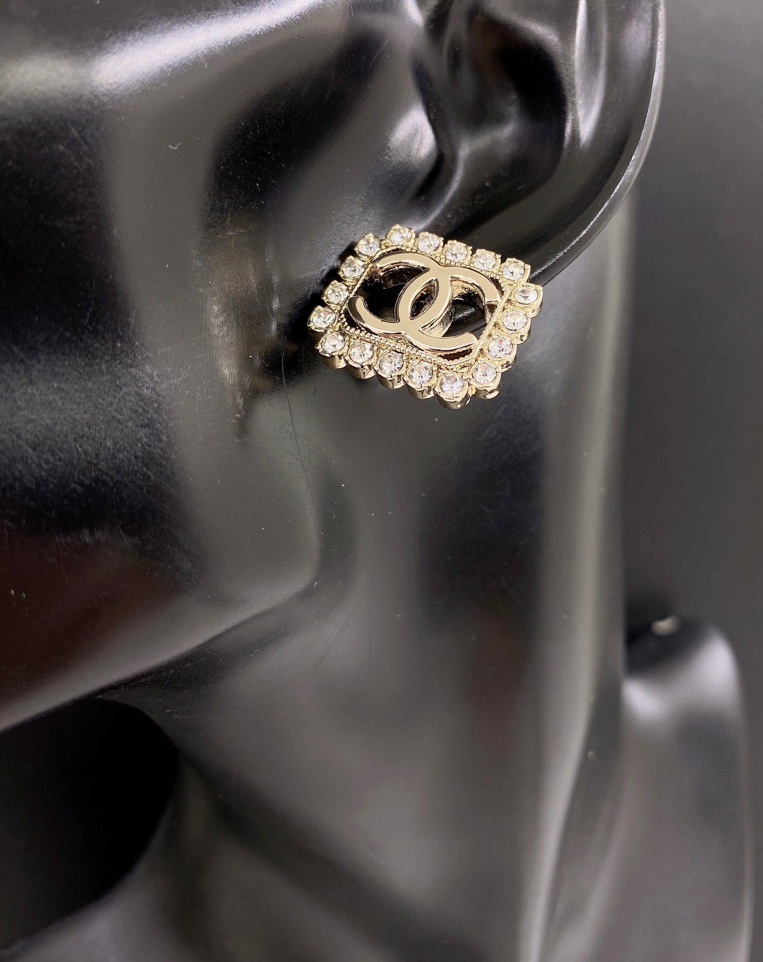 18K Chanel Square Pearls Earrings