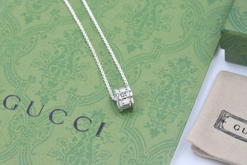18K Gucci Icon Twirl Necklace