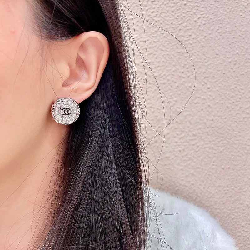 18K Chanel Pearl Round Vintage Earrings