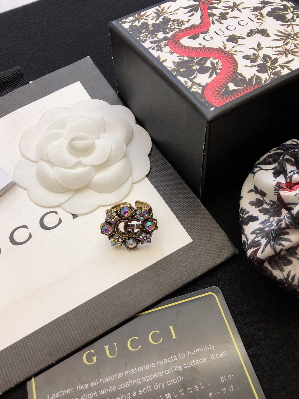 18K Gucci Crystal Flower Ring