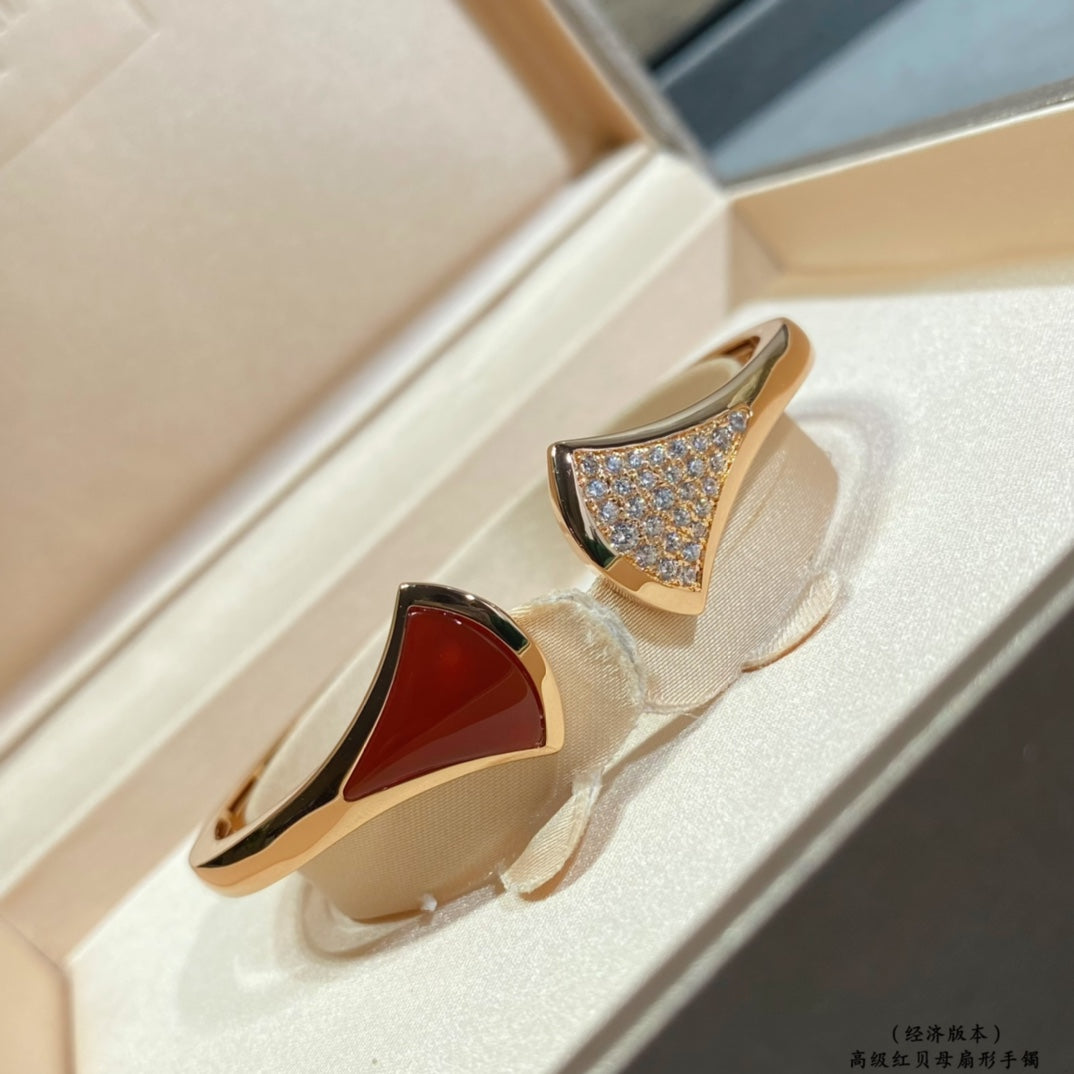18K BVLGARI BV DIVAS' DREAM Carnelian Bangle Bracelet
