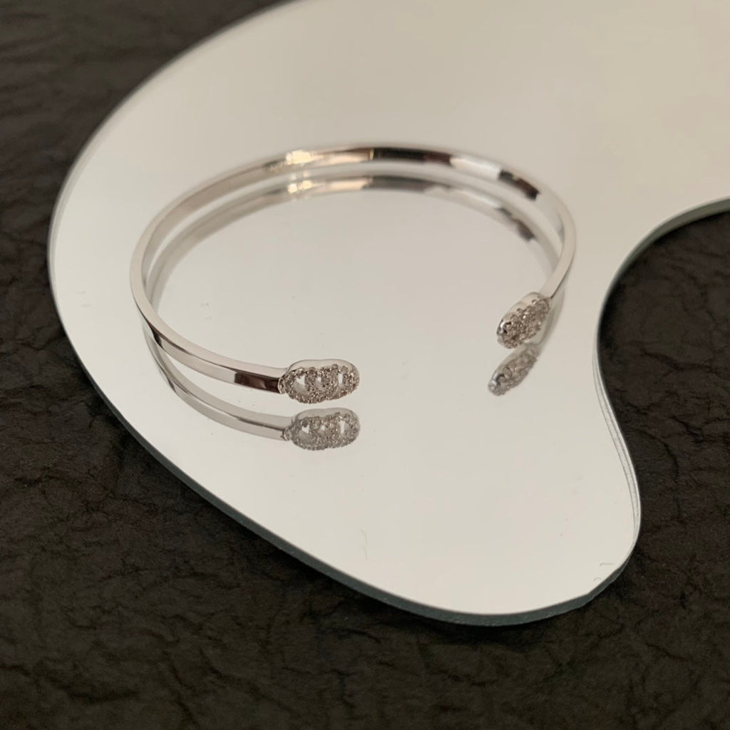 18K Gucci Running Diamond Cuff Bracelet