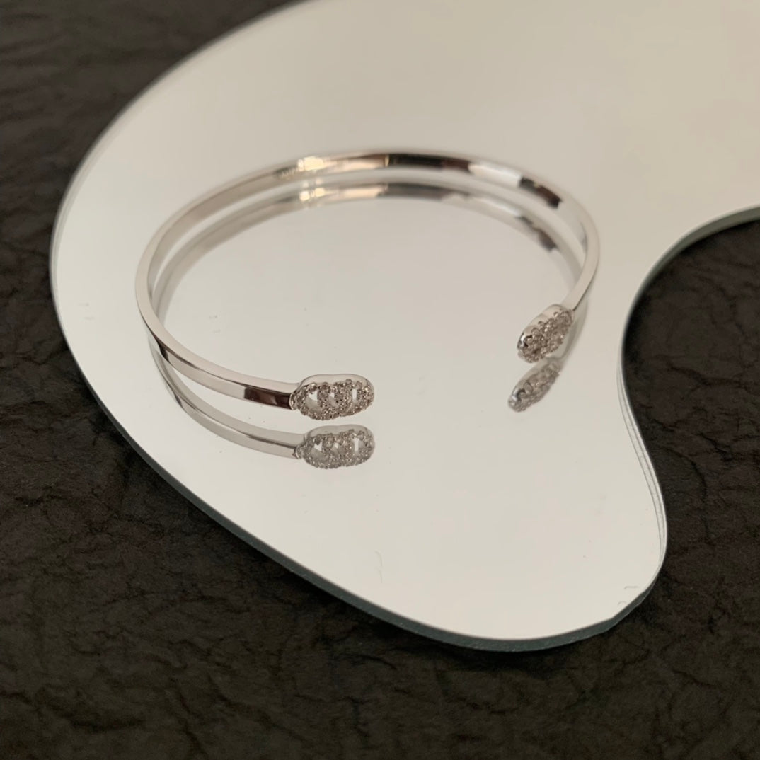 18K Gucci Running Diamond Cuff Bracelet