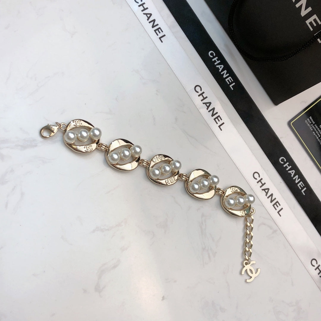 18K Chanel Pearl Bracelet