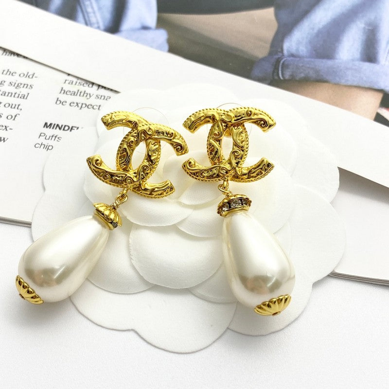 18K Chanel Pearl Pendant Gold Earrings
