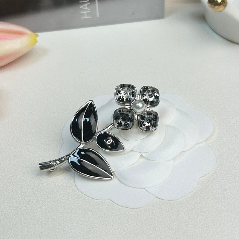 18K Chanel Black Four Leaf Clover Crystal Brooch